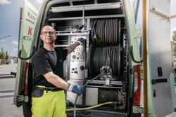 Saugbaggerarbeiten für Materialaufnahme in Mayen